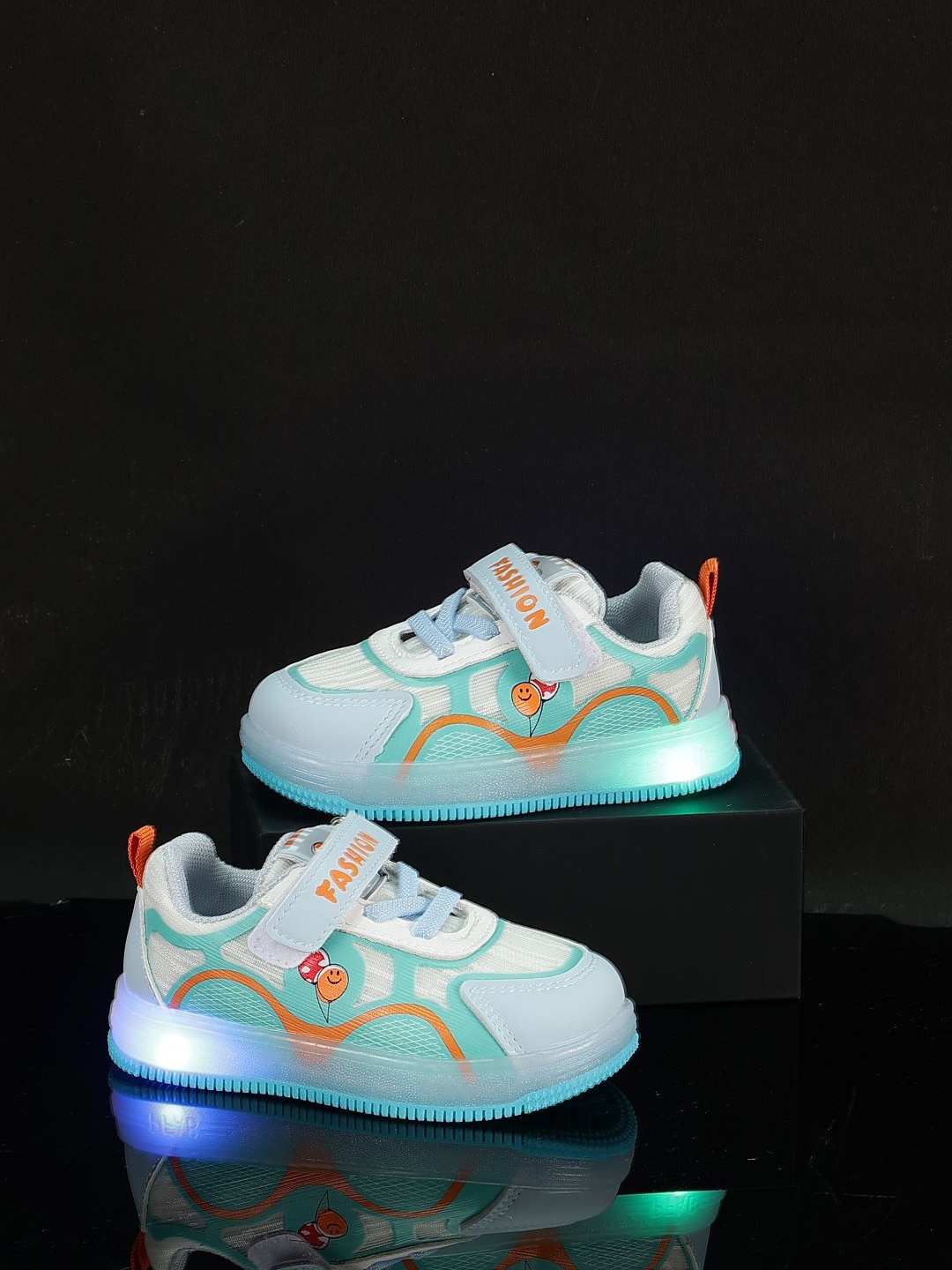 

PASSION PETALS Boys Colourblocked LED Lightweight Sneakers, Blue