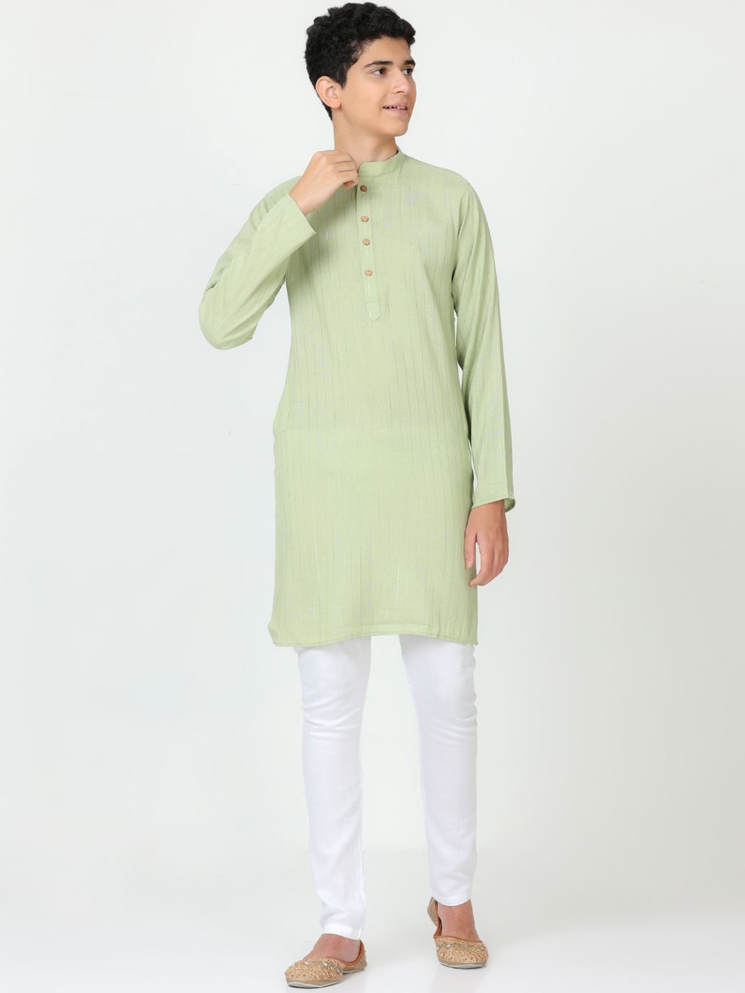 

FLAVIDO Boys Straped Mandarin Collar Kurta with Trousers, Green