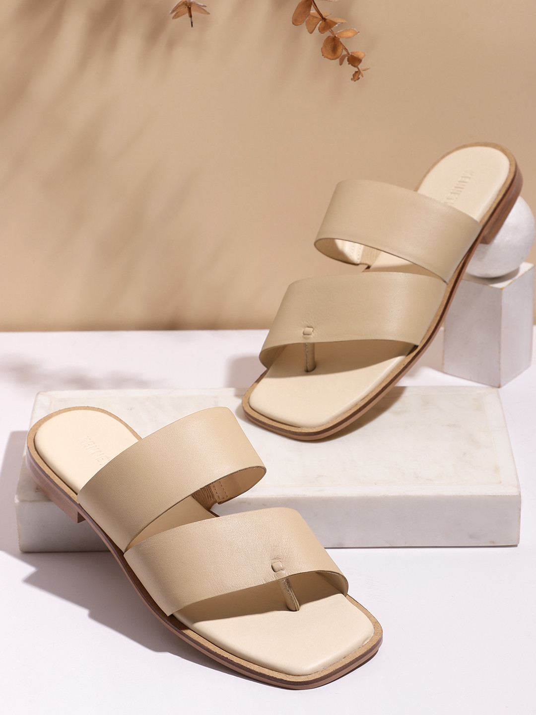 

Kenneth Cole Women Open Toe Flats, Beige