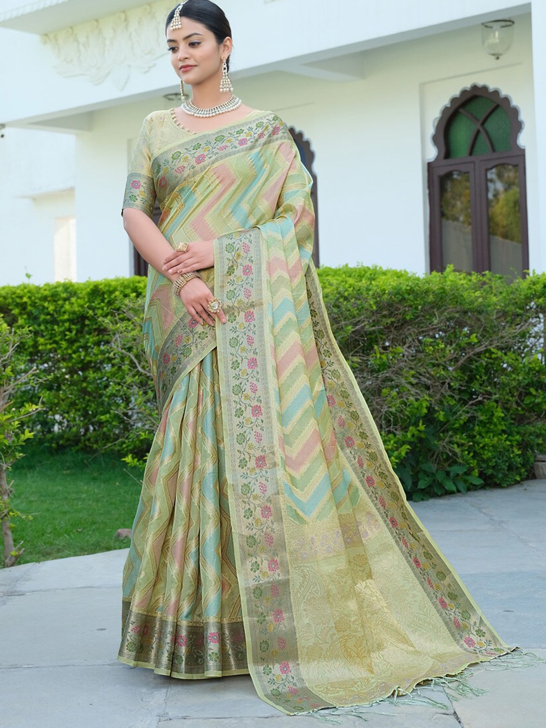 

GAJARAI Woven Design Organza Saree, Green