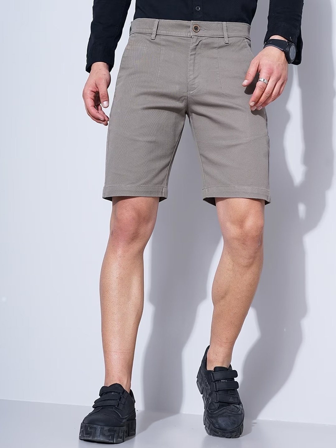 

British Club Men Slim Fit Mid-Rise Shorts, Grey