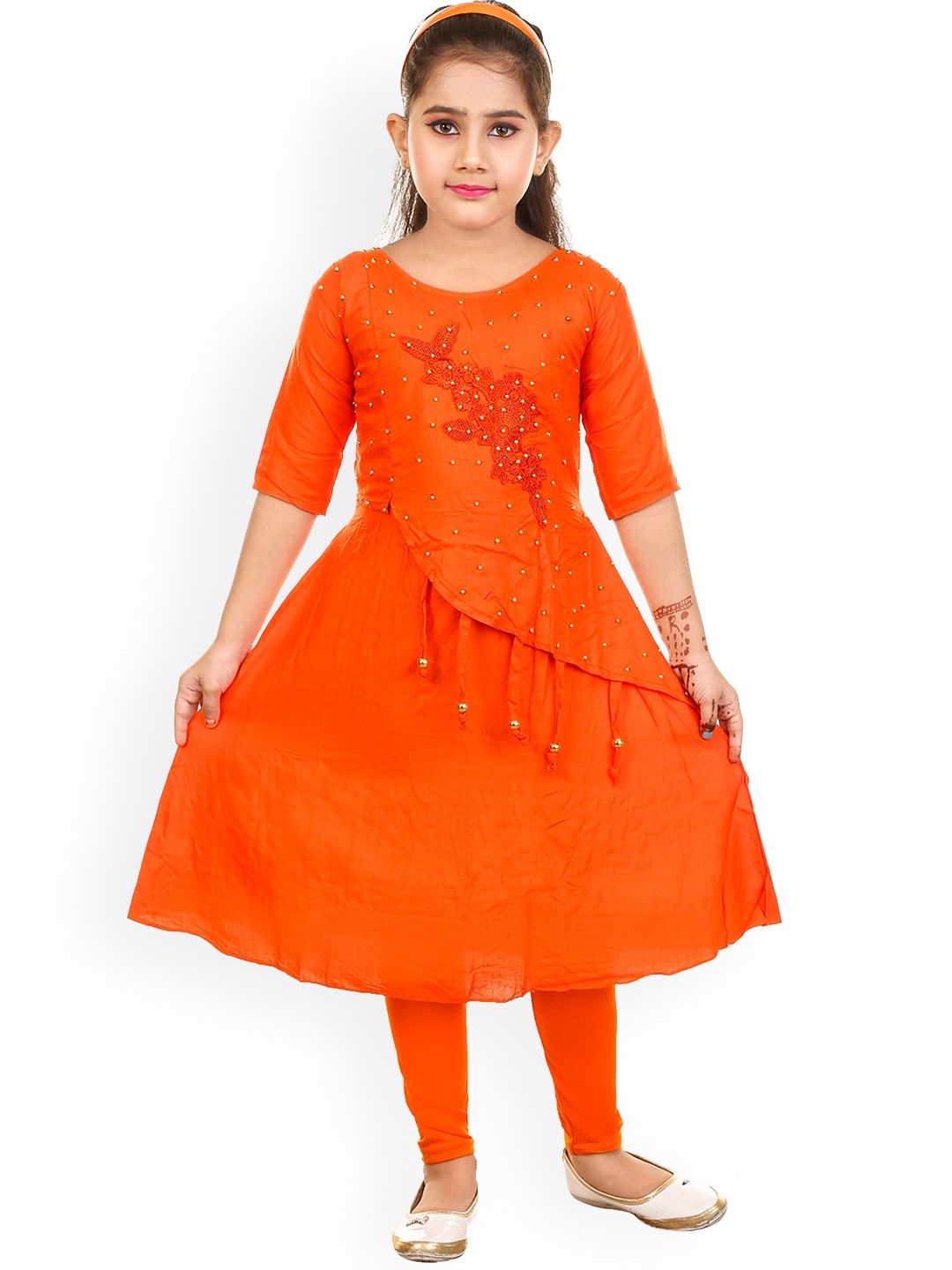 

BAESD Girls Floral Applique Regular Kurta With Leggings, Orange