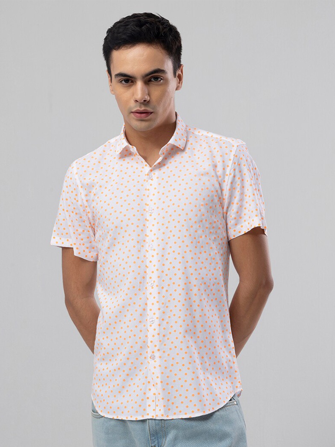 

Snitch Pink Slim Fit Polka Dots Printed Linen Casual Shirt, Off white