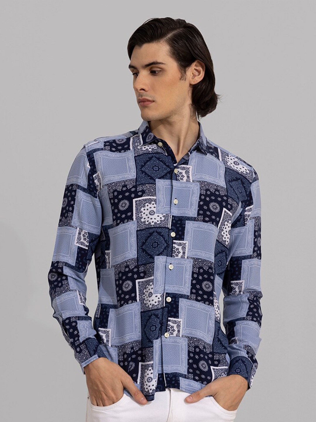 

Snitch Navy Blue Slim Fit Floral Printed Casual Shirt