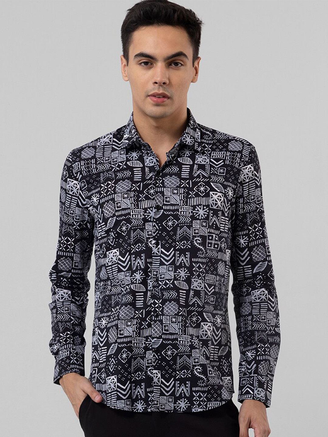 

Snitch Black Geometric Printed Cotton Slim Fit Casual Shirt