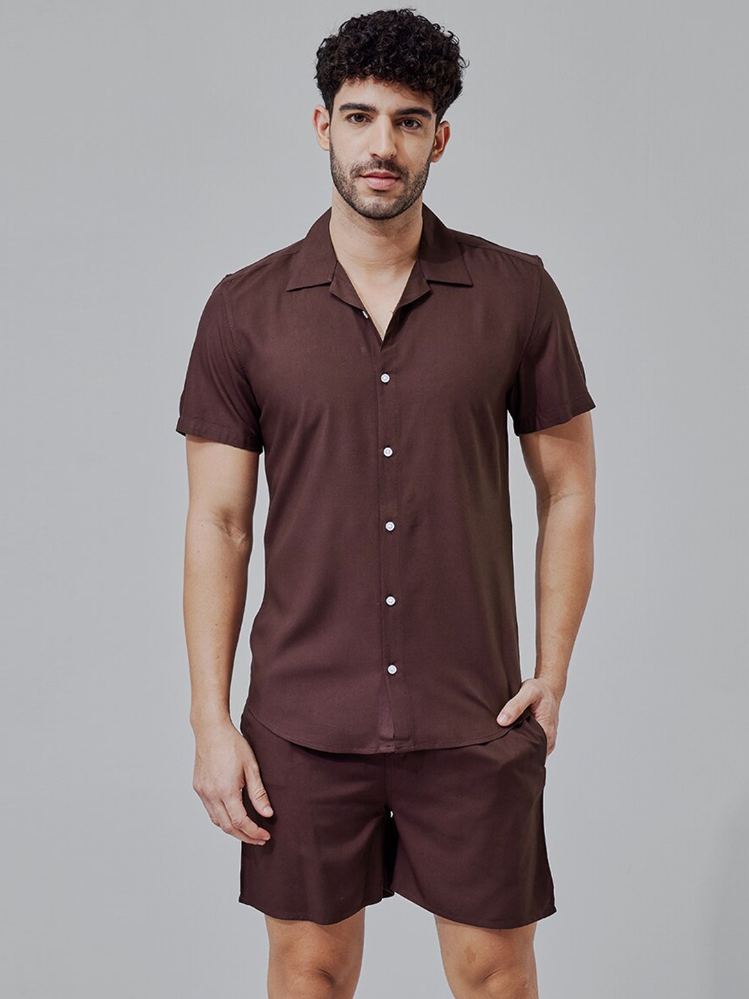 

Snitch Brown Spread Collar Shirt With Shorts
