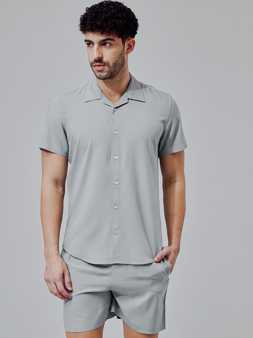 

Snitch Men Grey Spread Collar Shirt With Shorts