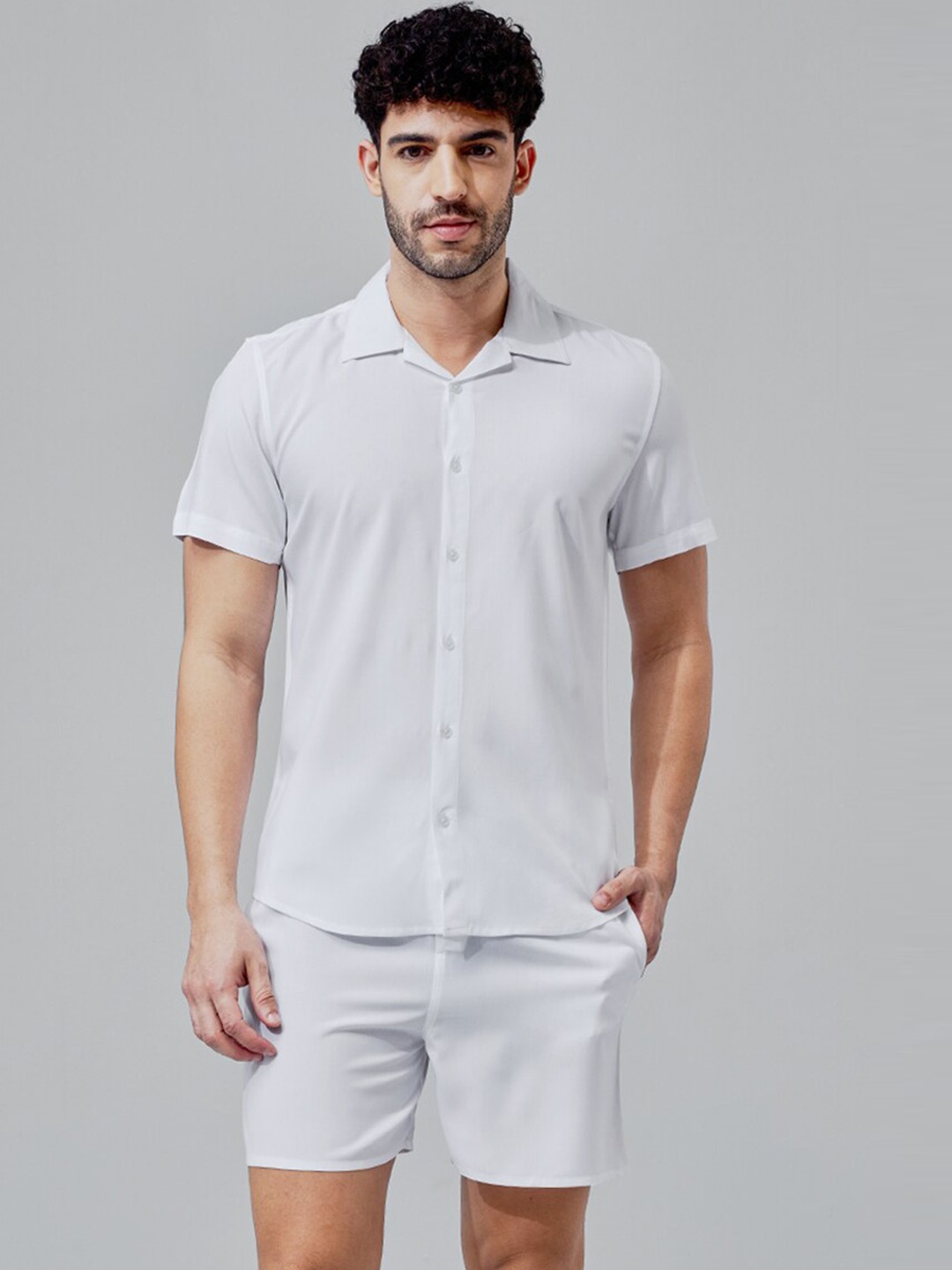 

Snitch Men White Spread Collar Shirt With Shorts