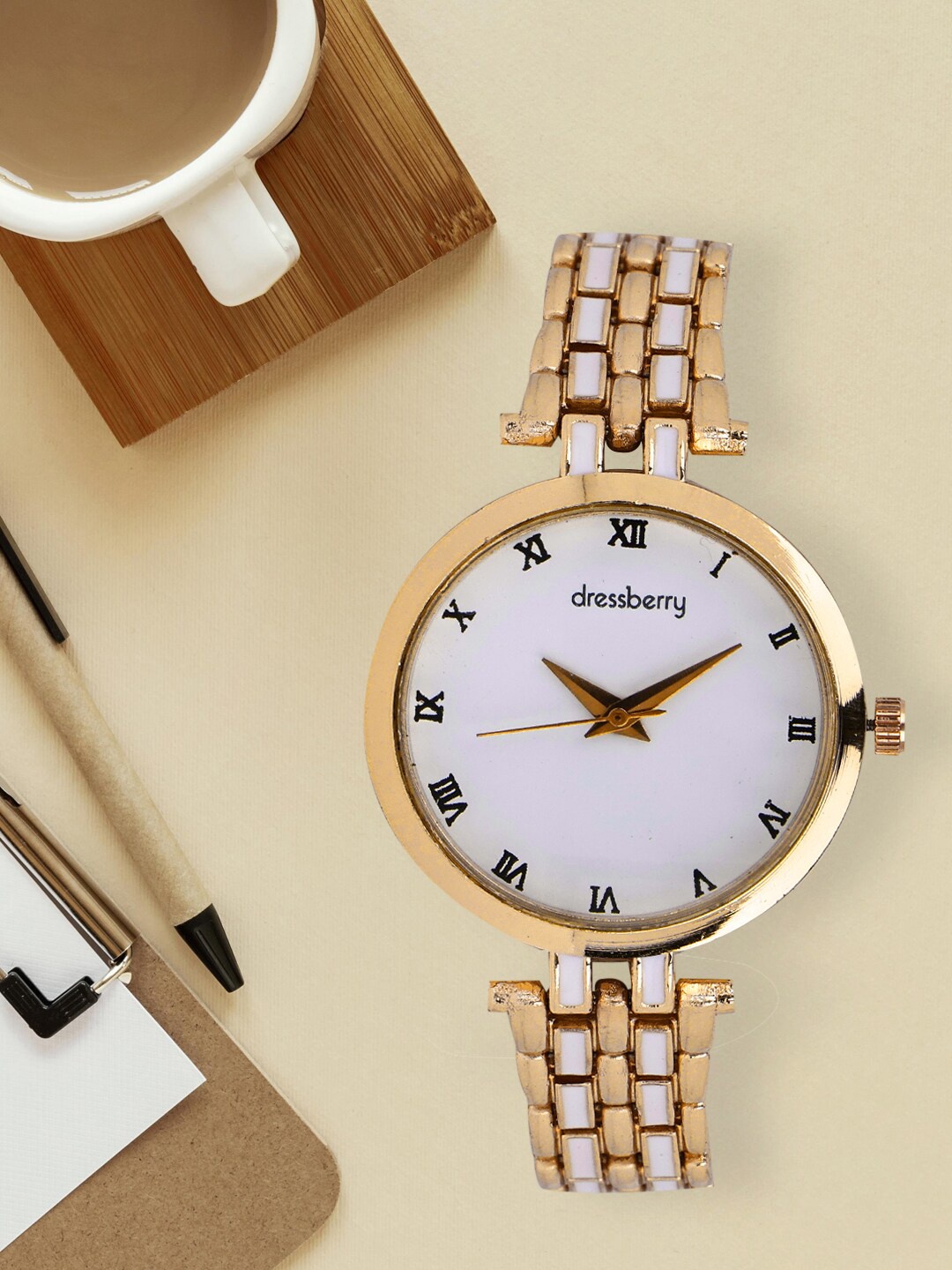 

DressBerry Women Bracelet Style Straps Analogue Watch HOBDB-113-GD, White