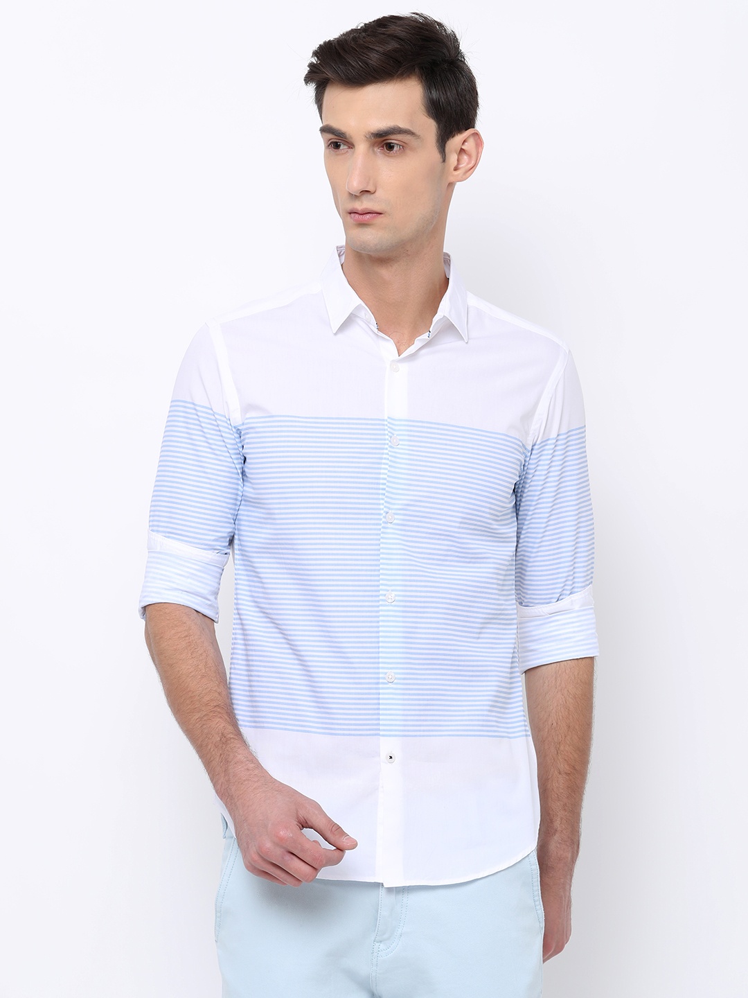 

Black coffee Men White & Blue Slim Fit Striped Casual Shirt