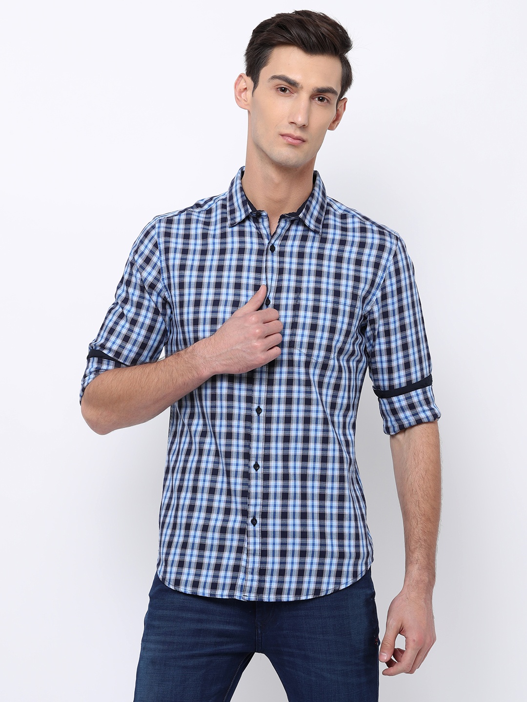 

Black coffee Men Navy Blue & Blue Slim Fit Checked Casual Shirt