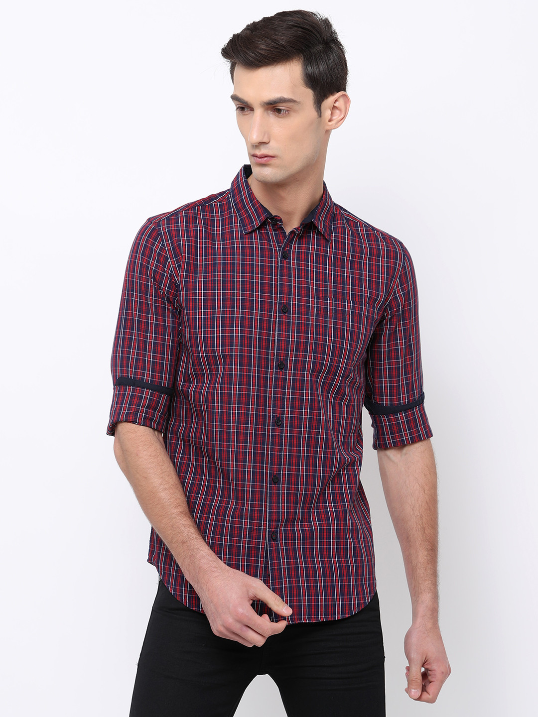 

Black coffee Men Navy Blue & Red Slim Fit Checked Casual Shirt