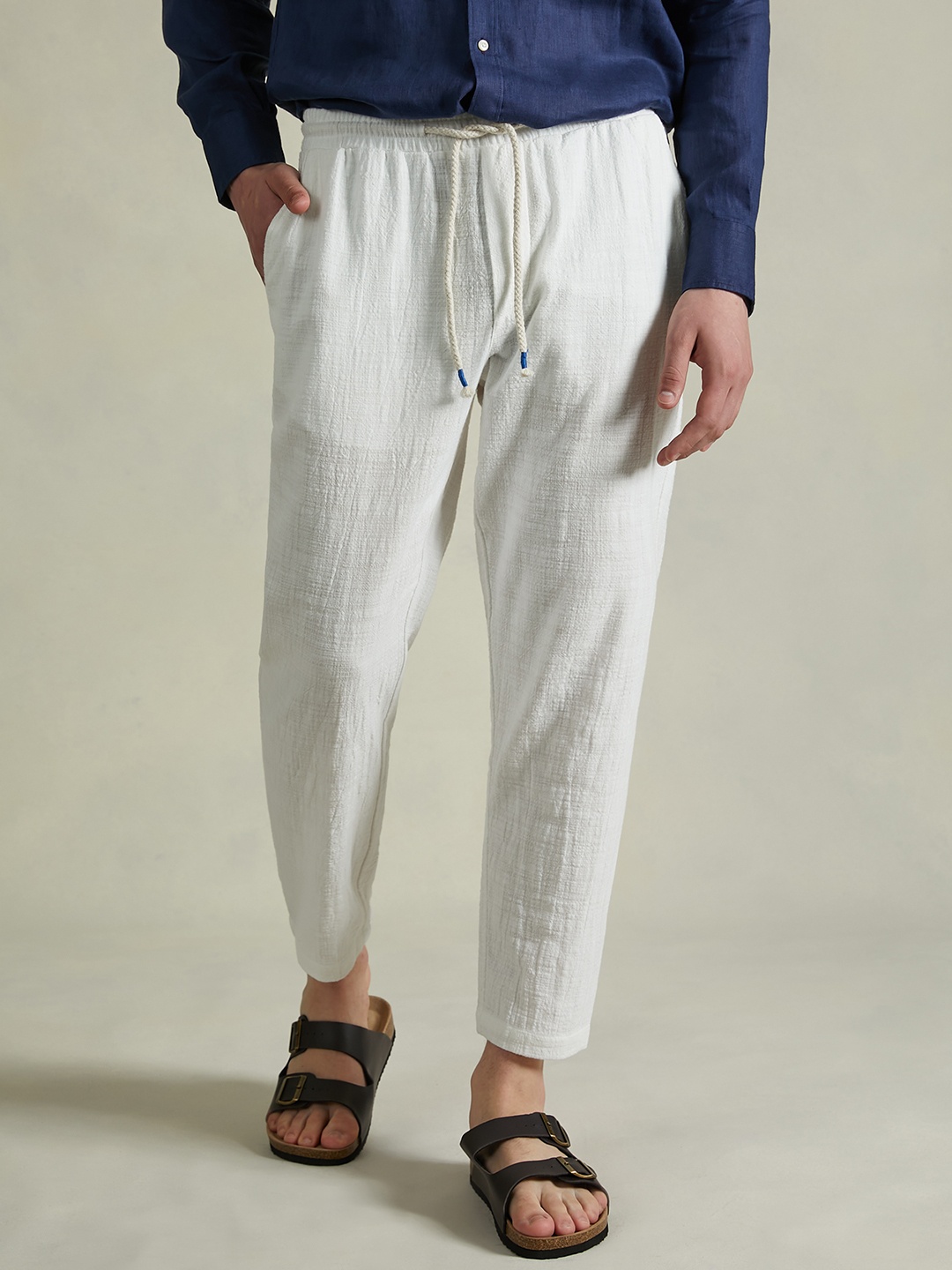 

ALCOTT Men Tapered Fit Pure Cotton Trousers, Off white
