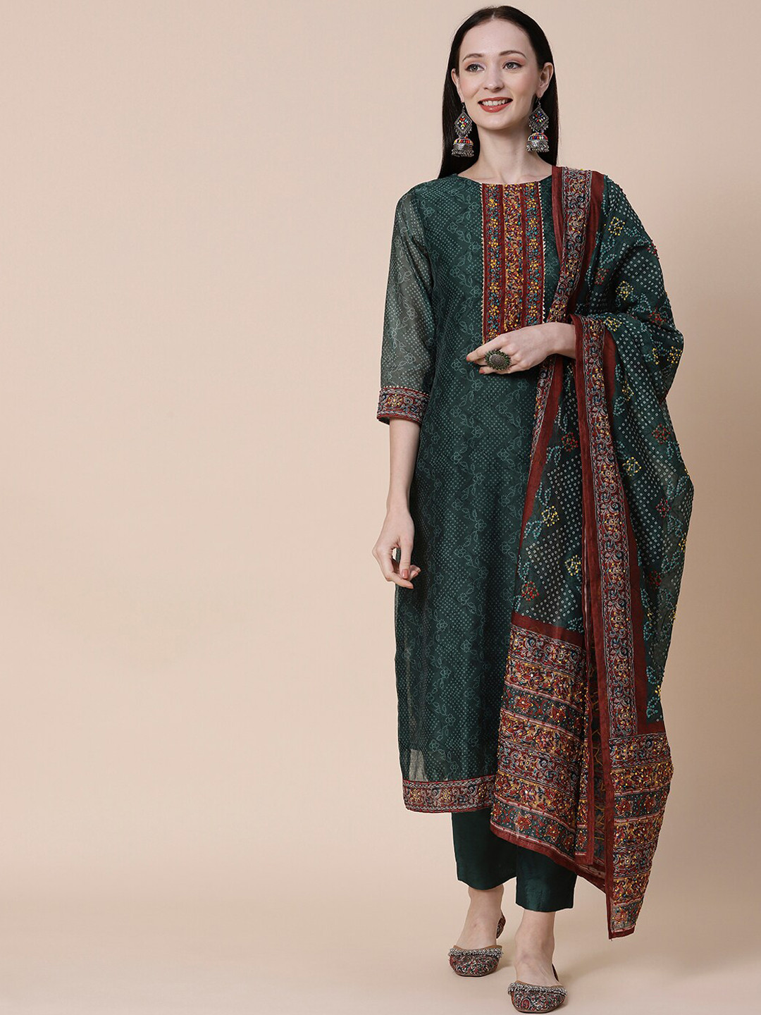

FASHOR Green Bandhani Printed Regular Thread Work Kurta with Trousers & Dupatta