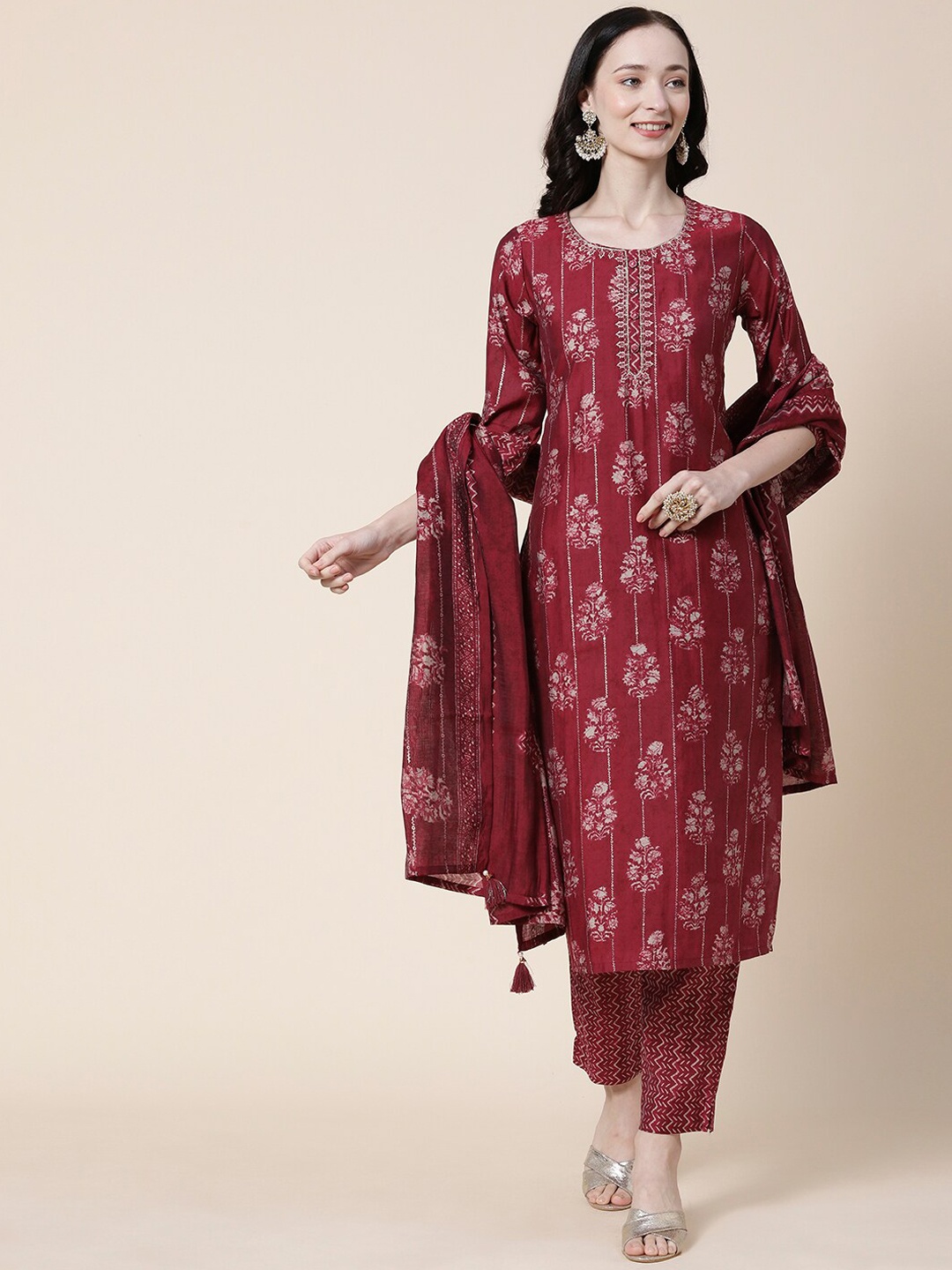 

FASHOR Maroon Ethnic Motifs Printed Straight Straight Kurta With Trousers & Dupatta