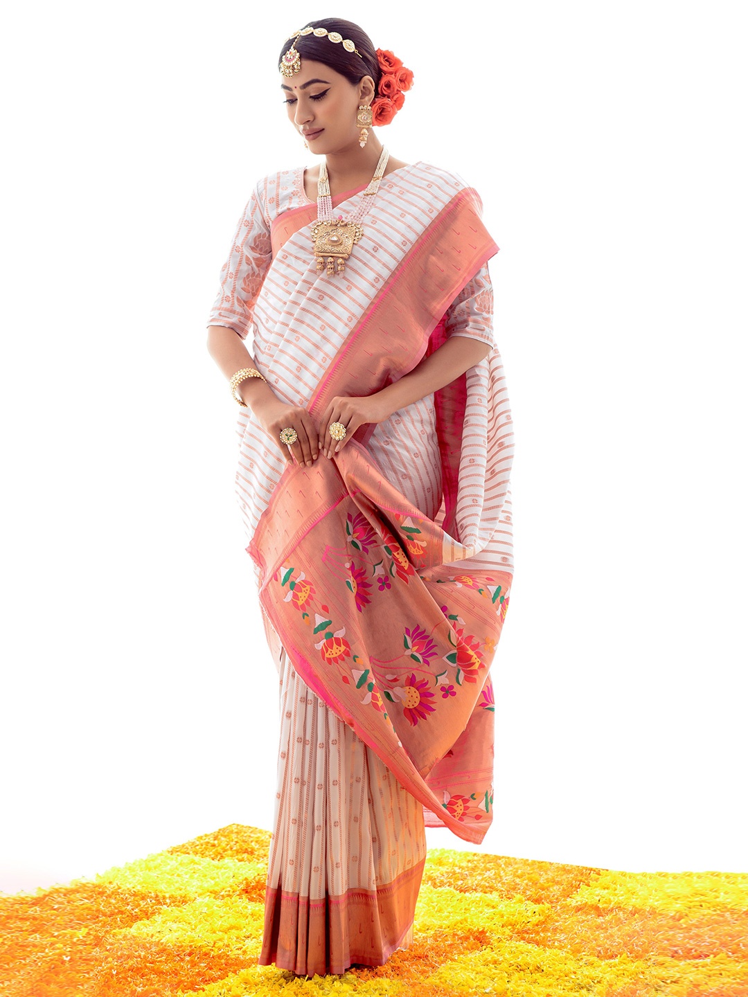 

elora Striped Zari Pure Silk Paithani Saree, Beige