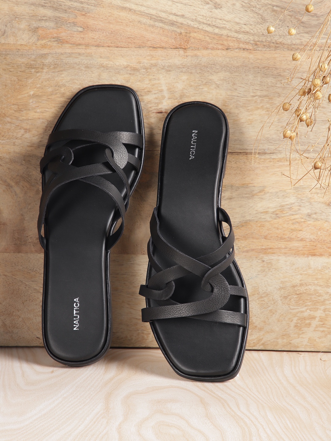 

Nautica Women Open Toe Flats, Black