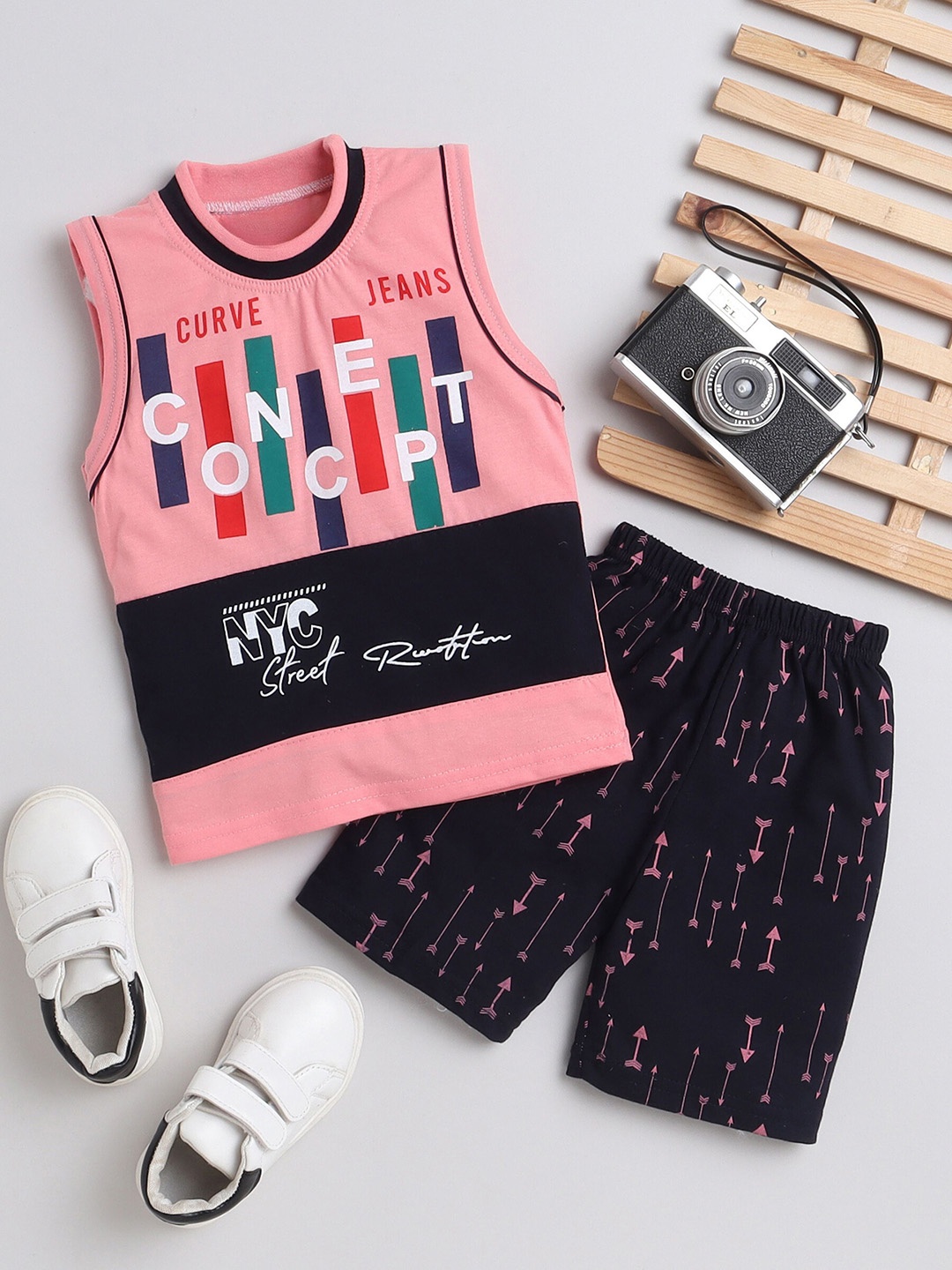 

FOURFOLDS Boys Printed Pure Cotton T-shirt with Shorts, Pink