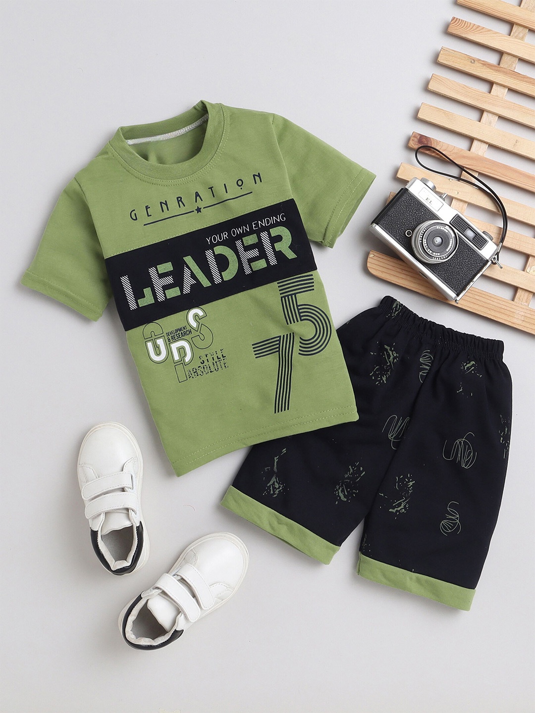 

FOURFOLDS Boys Printed Pure Cotton T-shirt with Shorts, Green