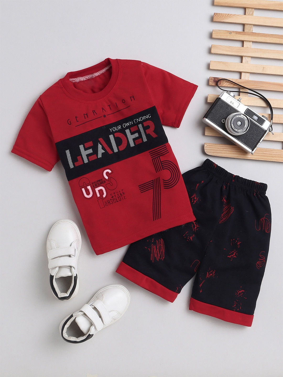 

FOURFOLDS Boys Printed Pure Cotton T-shirt with Shorts, Red