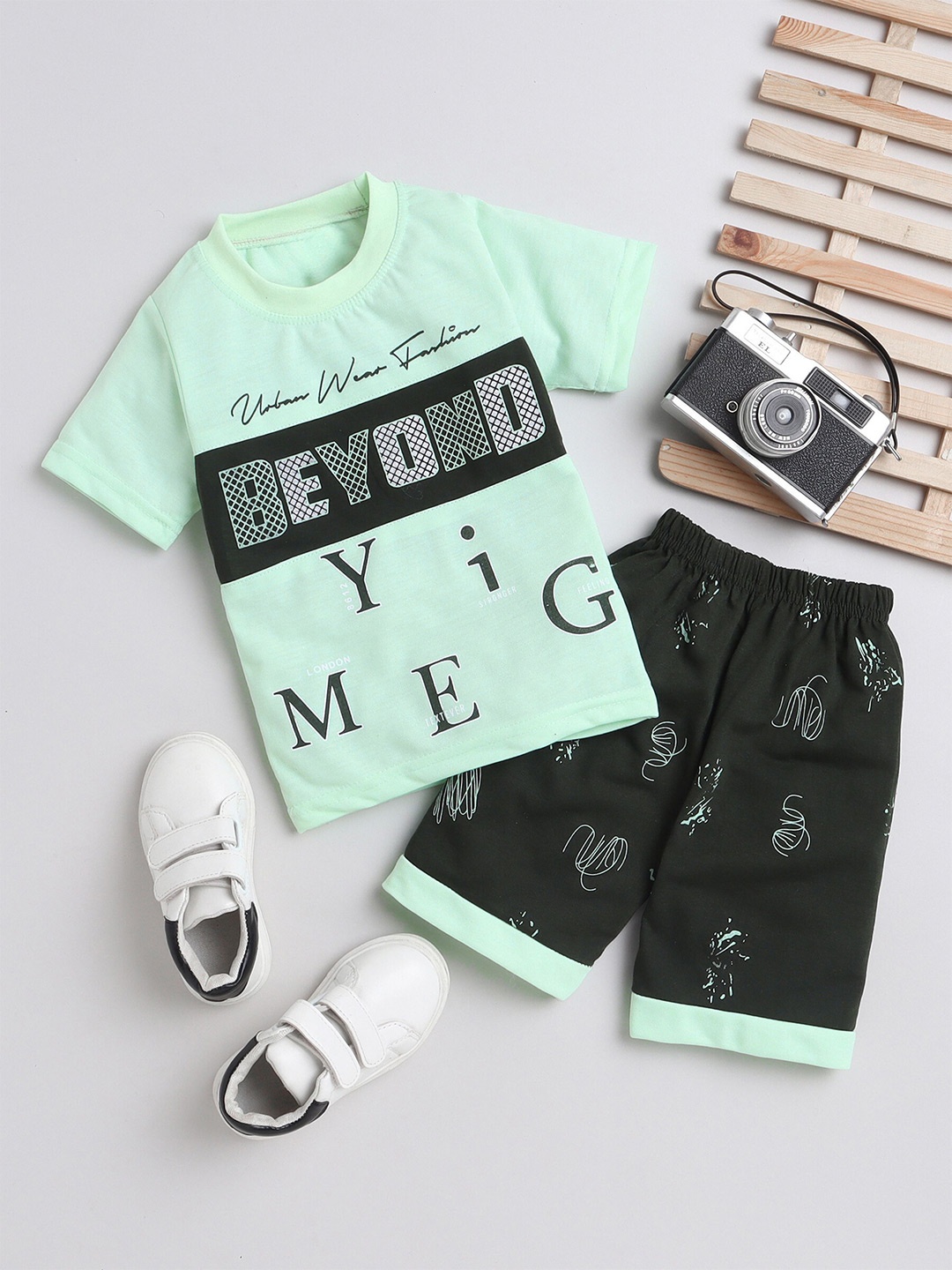 

FOURFOLDS Boys Printed Pure Cotton T-shirt with Shorts, Sea green
