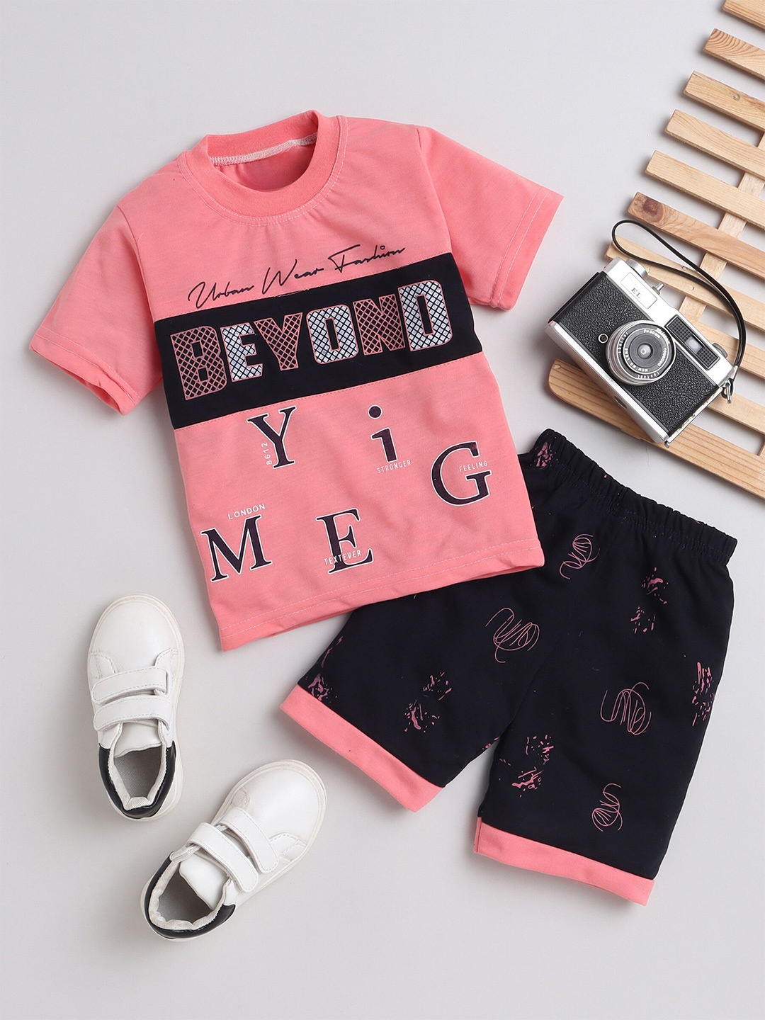 

FOURFOLDS Boys Printed Pure Cotton T-shirt with Shorts, Pink