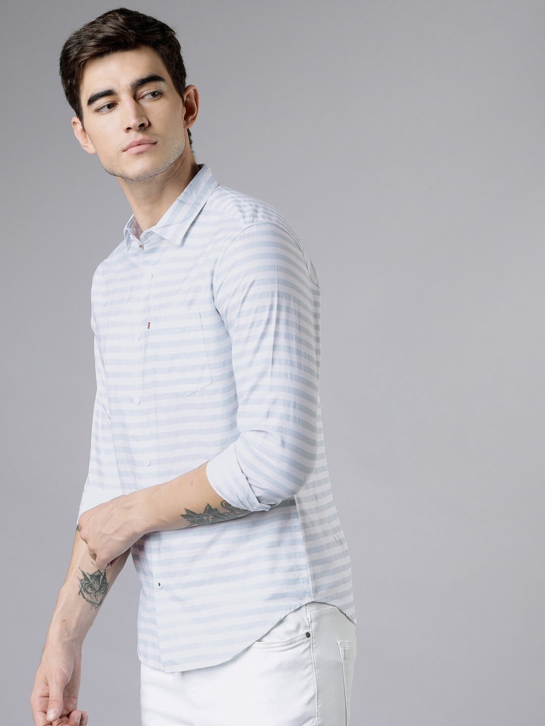 

HIGHLANDER Men Striped Slim Fit Casual Shirt, White