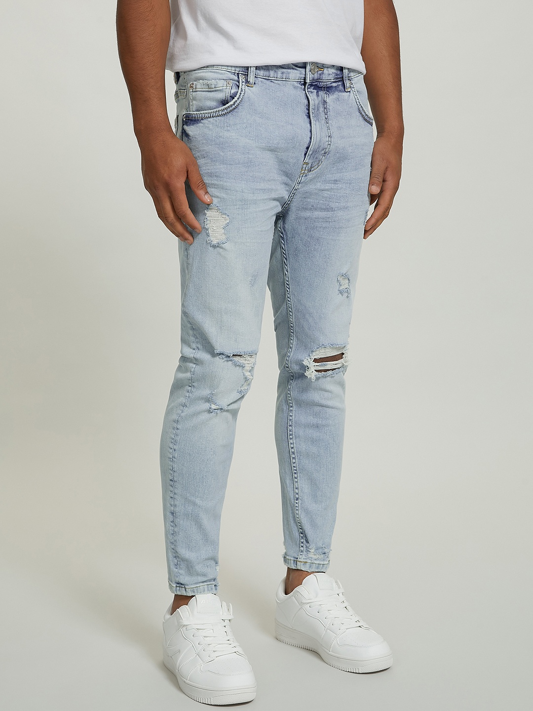 

ALCOTT Men Relaxed Fit Mildly Distressed Light Fade Stretchable Jeans, Blue