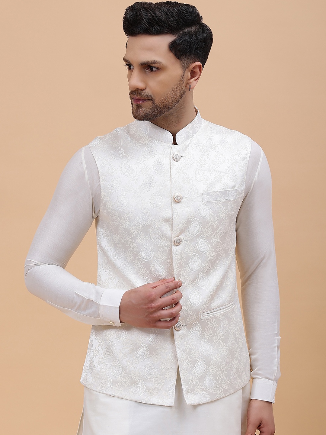 

See Designs Mandarin Collar Pure Silk Kurta & Pyjamas With Nehru jacket, Off white