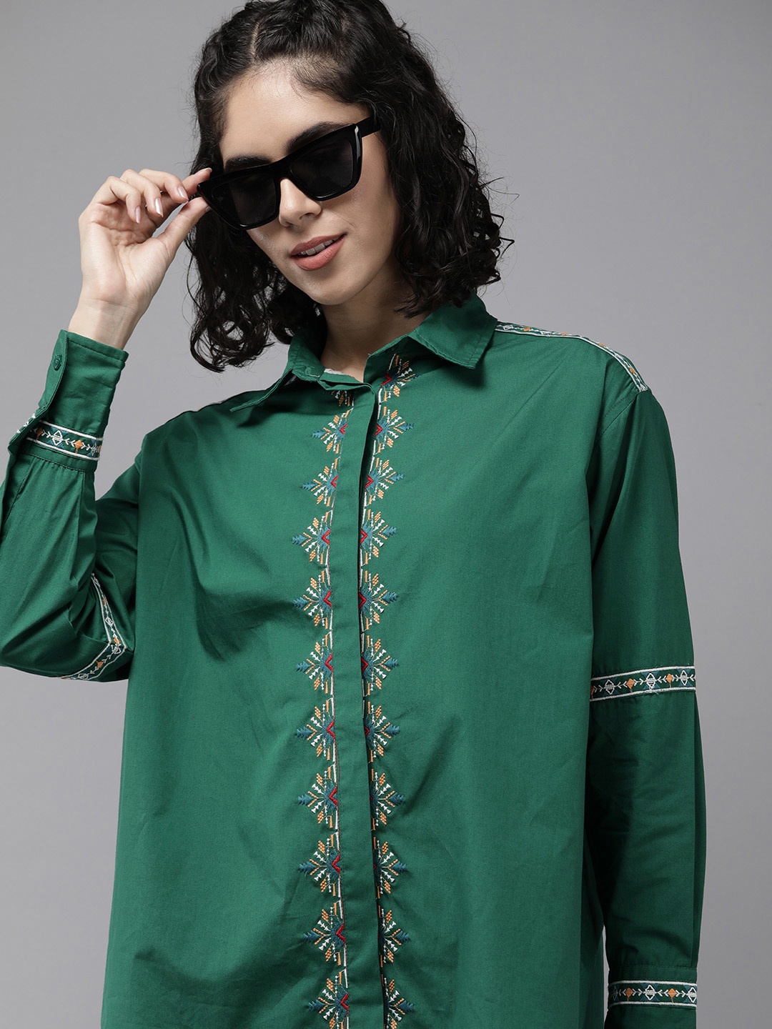 

The Roadster Life Co. Embroidered Spread Collar Pure Cotton Longline Casual Shirt, Green
