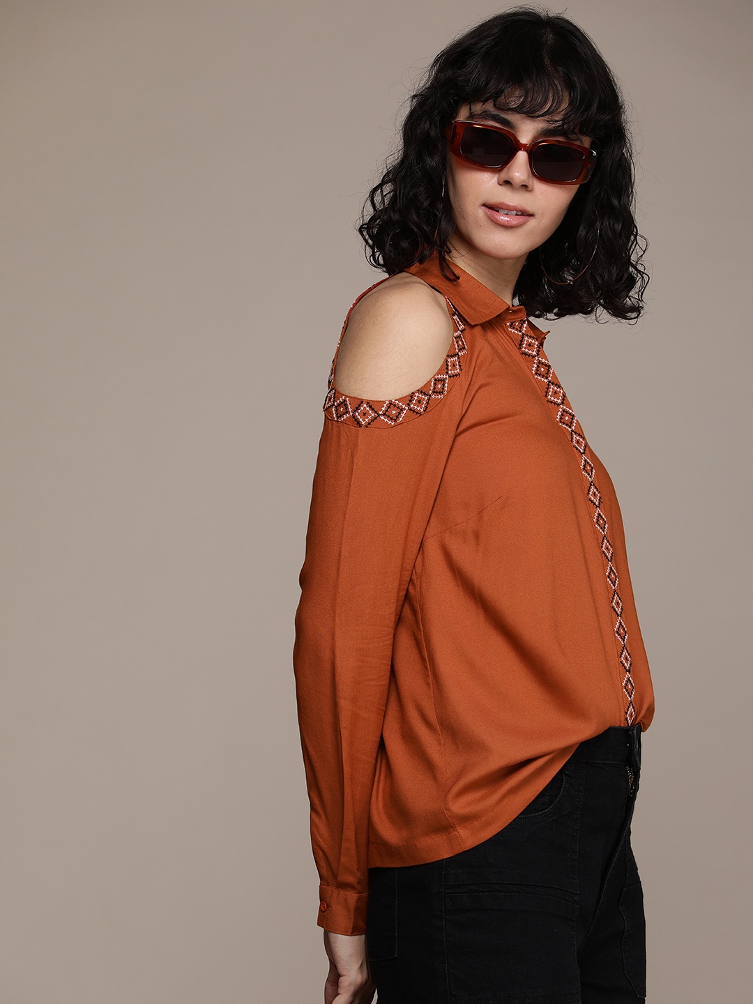 

The Roadster Lifestyle Co.Embroidered Casual Shirt, Rust