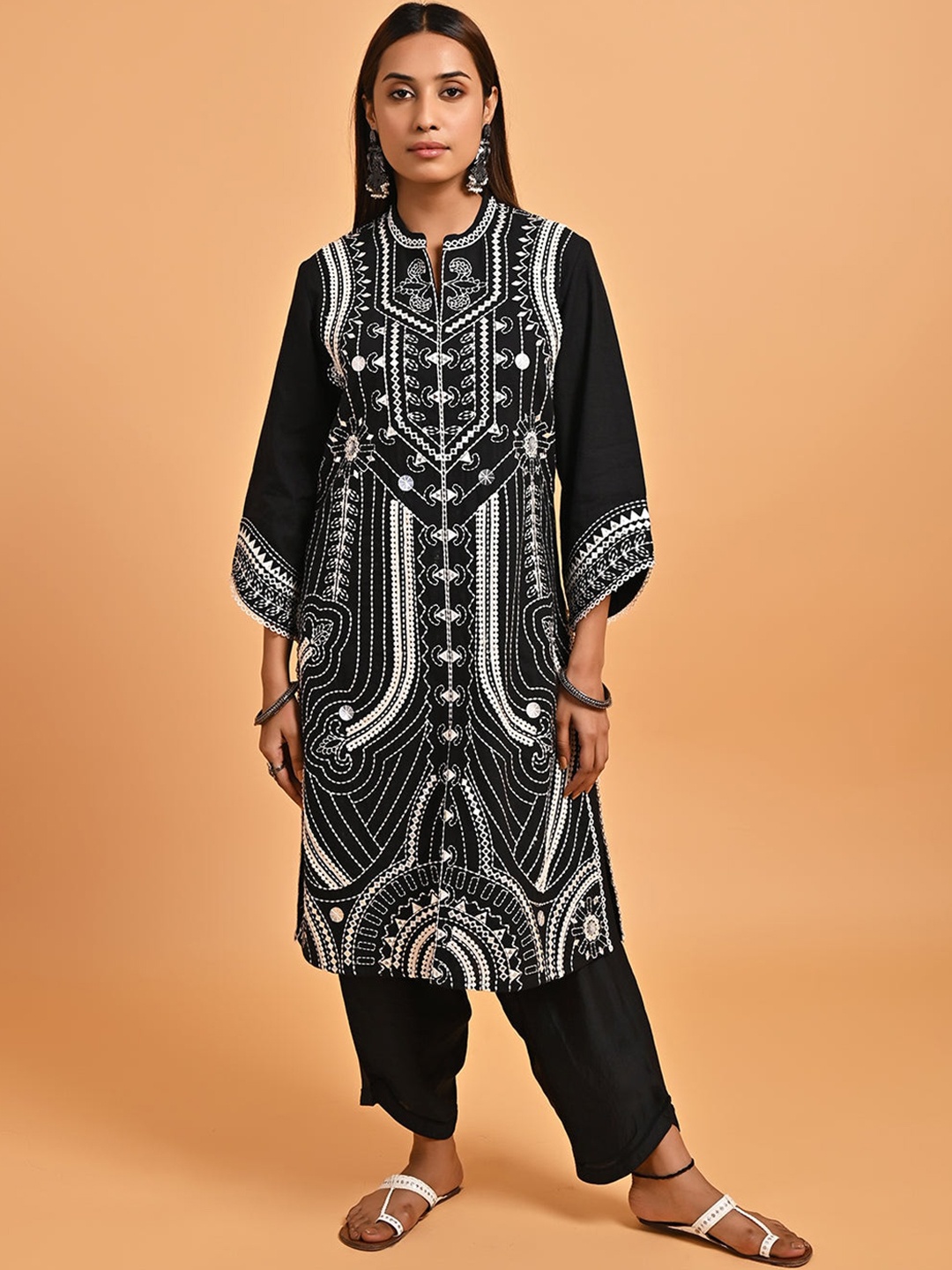 

Lakshita Ethnic Motifs Embroidered Mirror Work Straight Kurta, Black