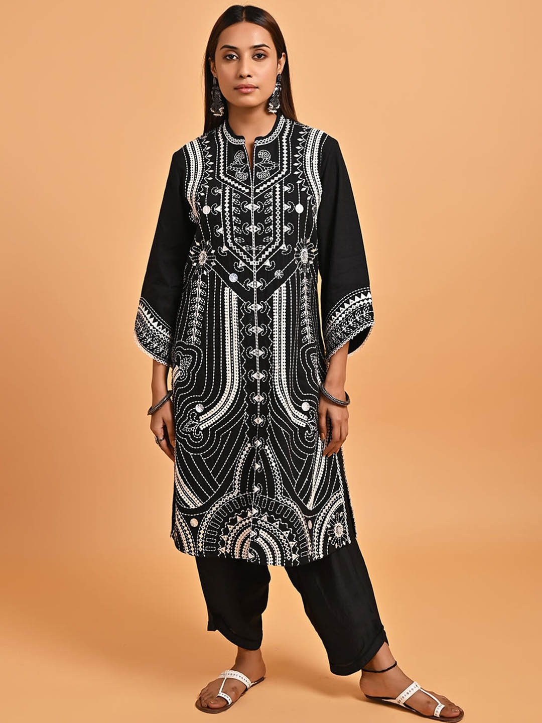 

Lakshita Ethnci Motifs Embroidered Mirror Work Kurta, Black