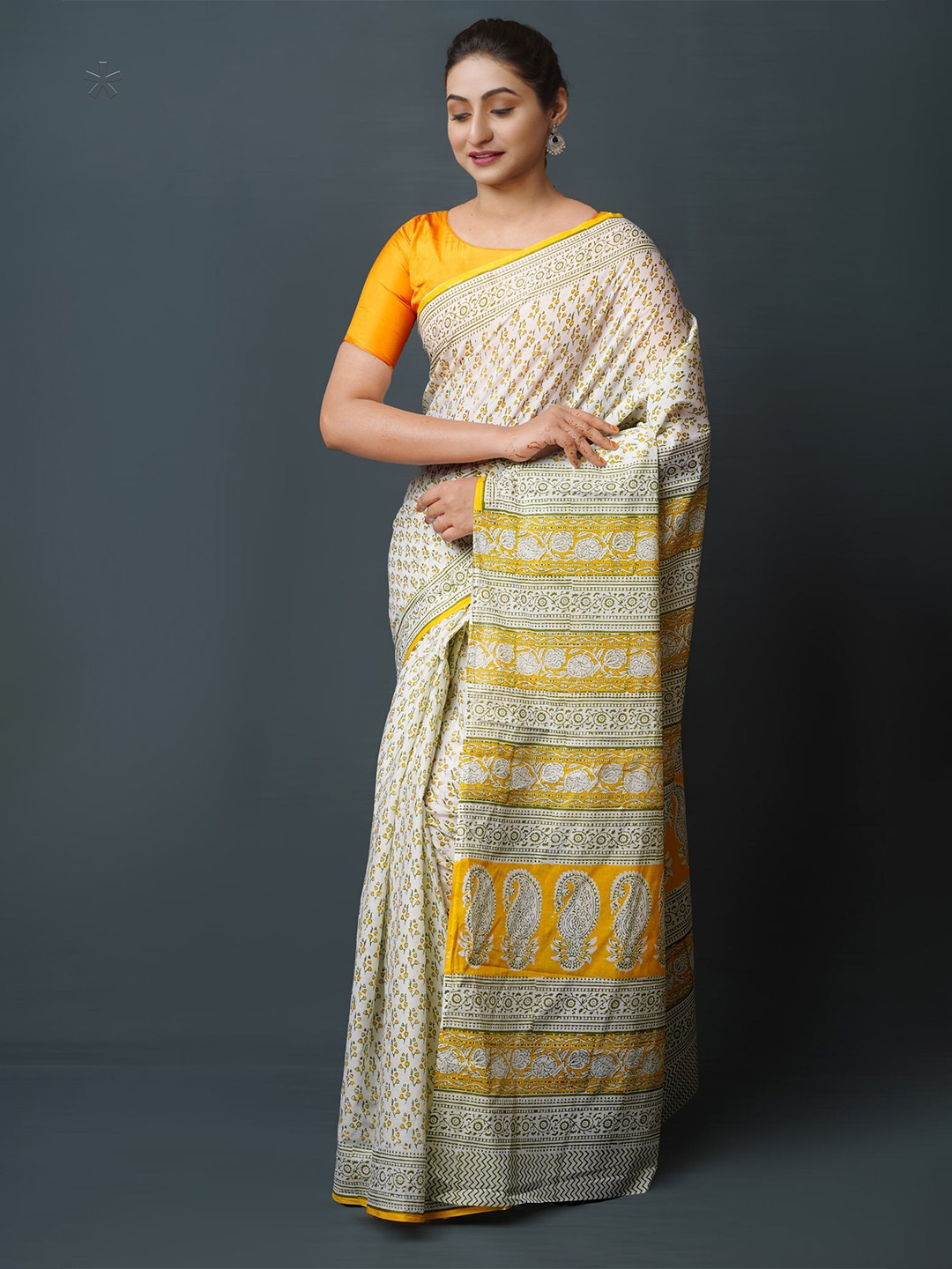 

Unnati Silks Ethnic Motifs Block Printed Pure Cotton Saree, White