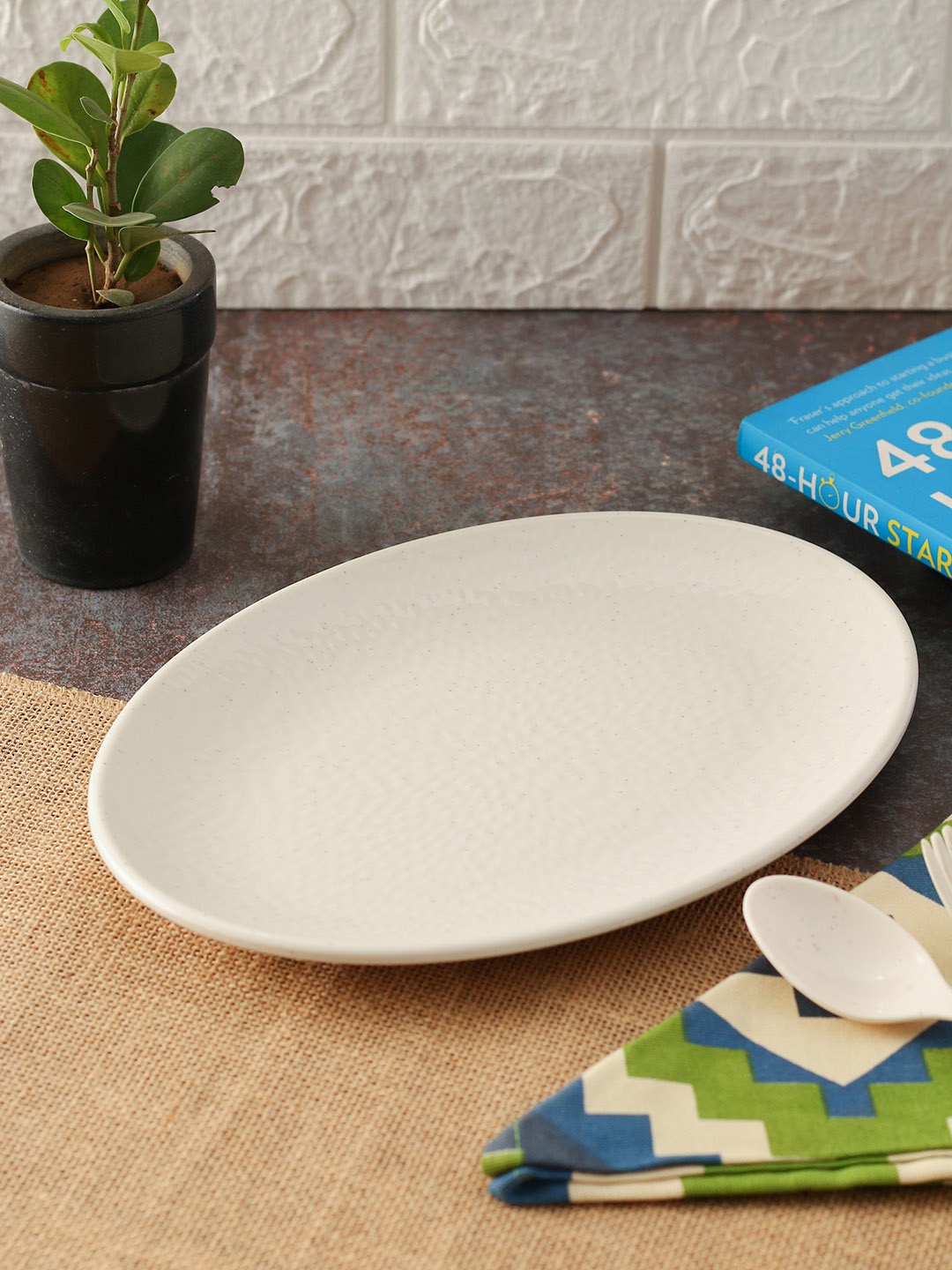 

LIVING ROOTS Off-White Textured Melamine Food Platter