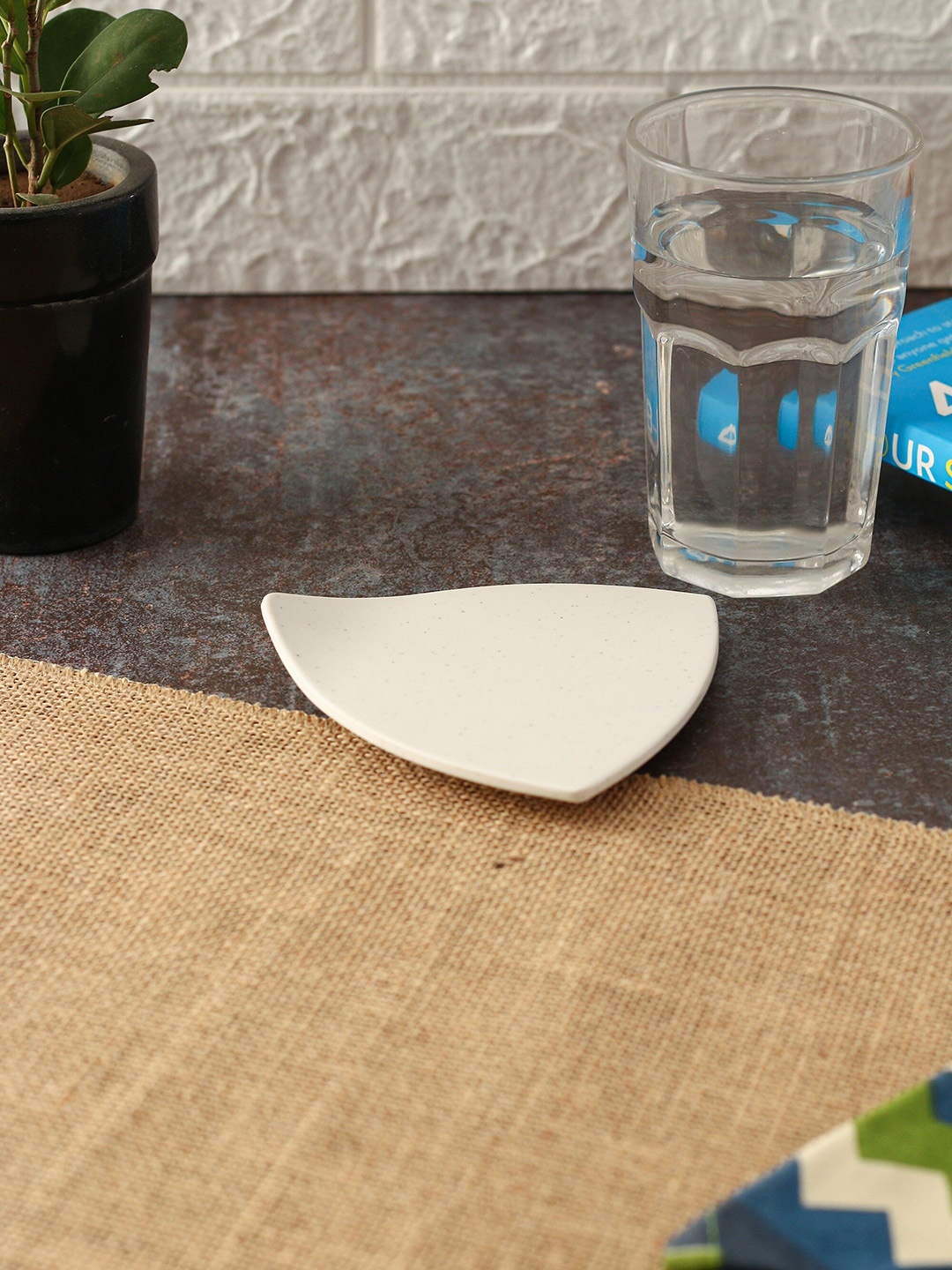 

LIVING ROOTS Off-White Triangular Melamine Serving Platter