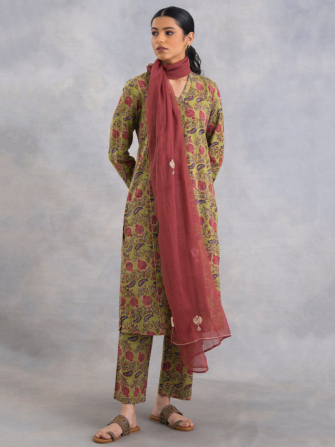 

W The Folksong Collection Pink Gold-Toned Ethnic Motif Embroidered Dupatta With Sequins