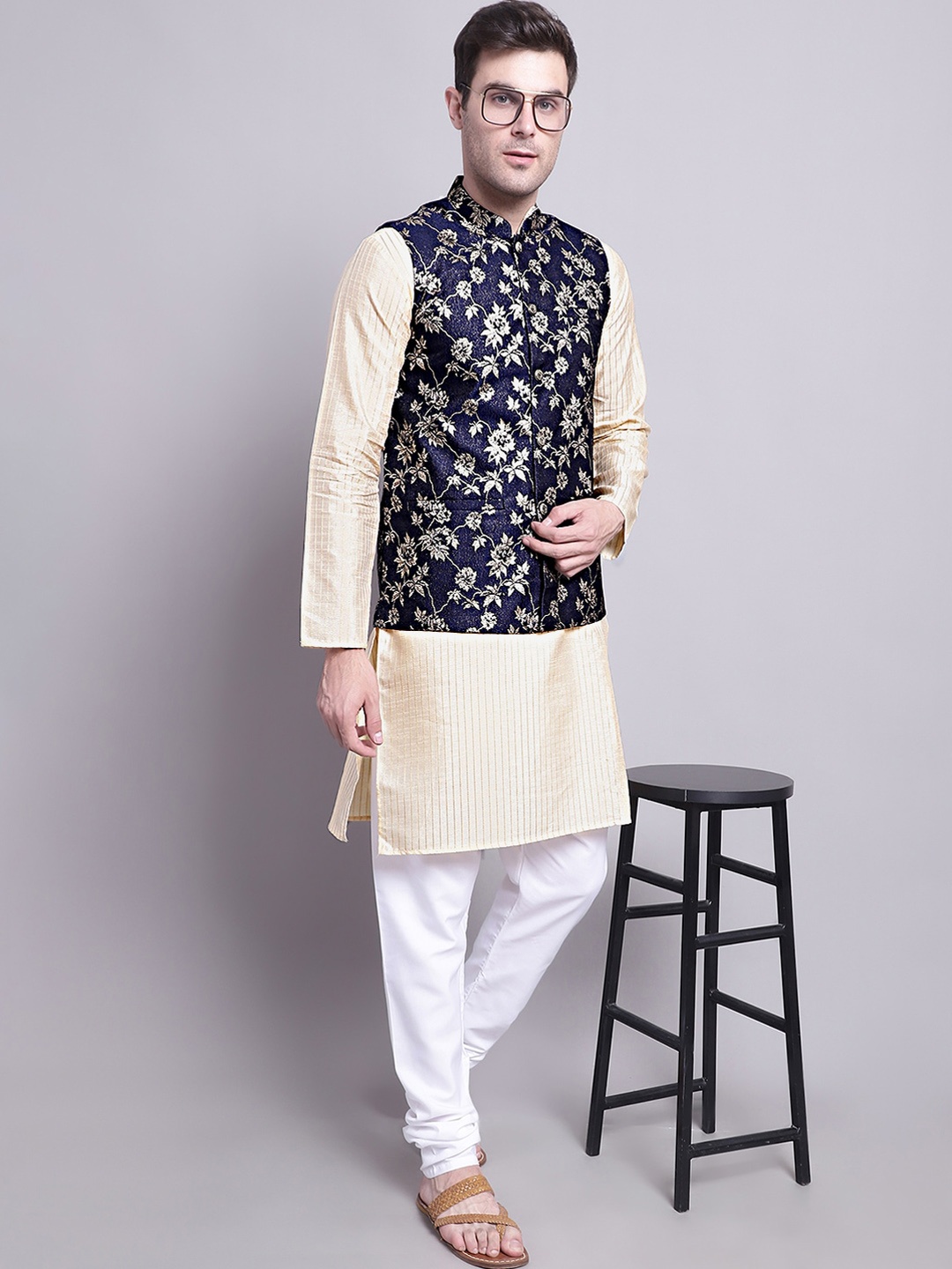 

Jompers Woven Design Jacquard Kurta With Pyjamas & With Nehru Jacket, Navy blue