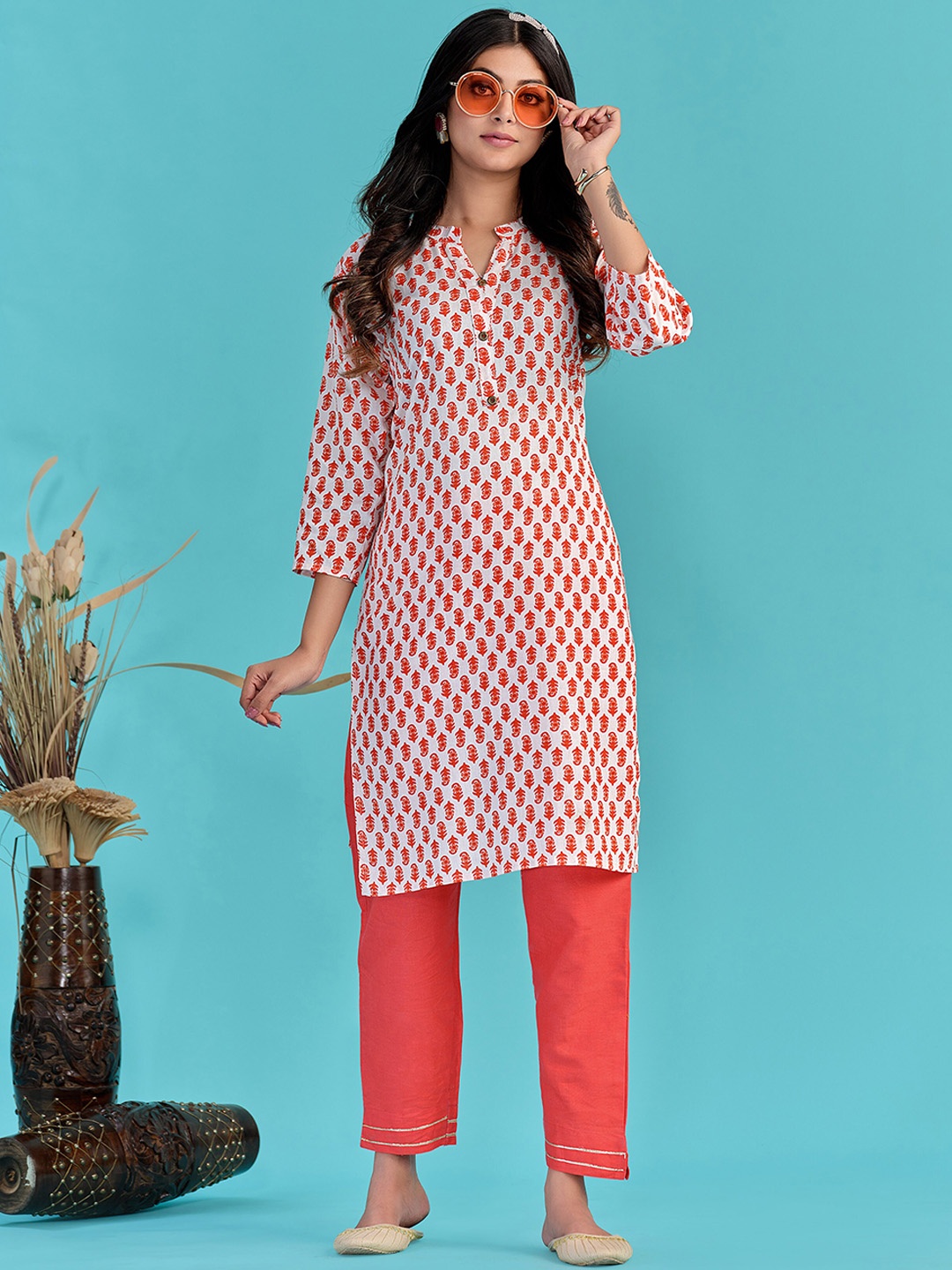 

Sangria Red & Off White Floral Printed Straight Kurta