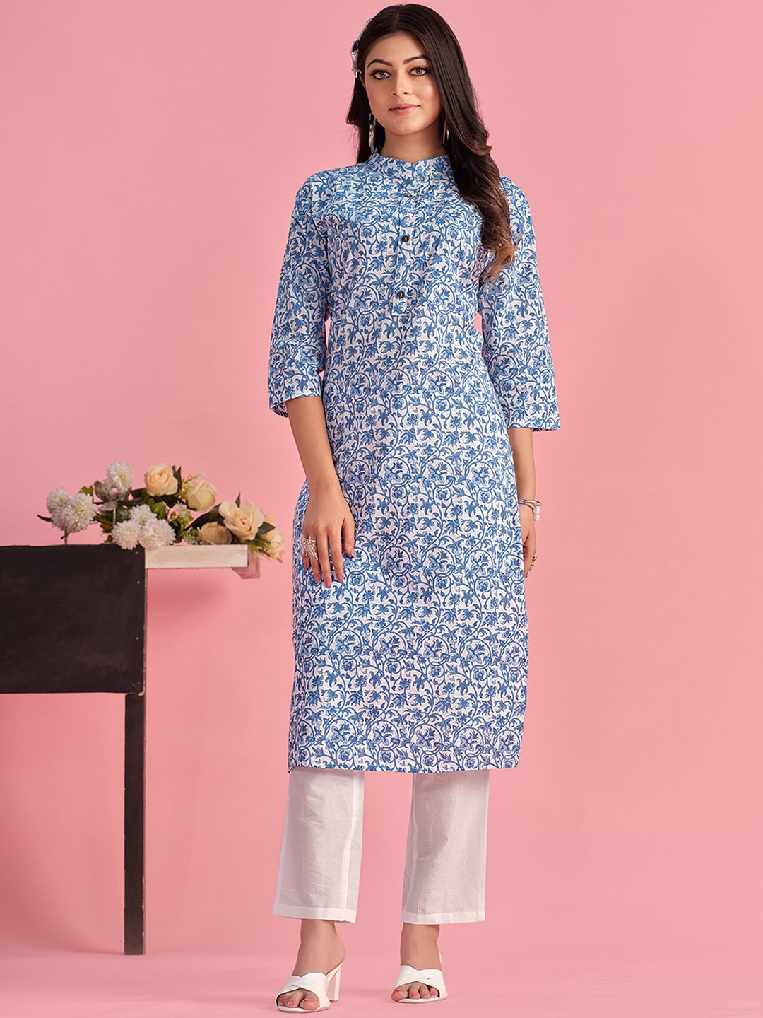 

Sangria White & Blue Floral Printed Pure Cotton Straight Kurta