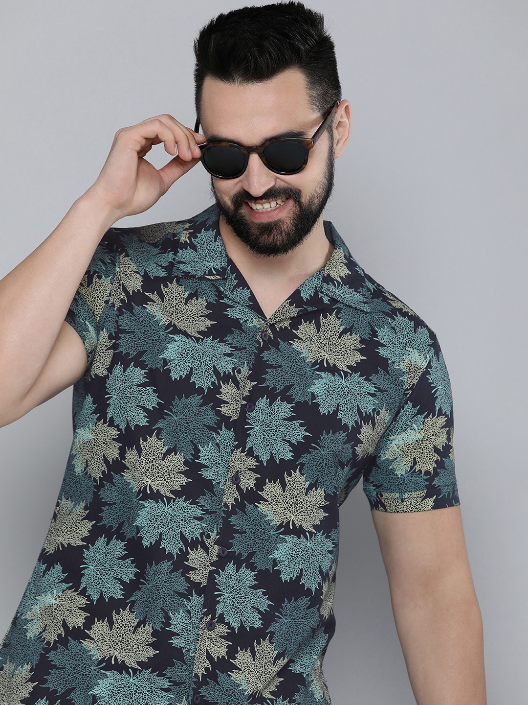 

HERE&NOW Men Slim Fit Tropical Printed Opaque Casual Shirt, Black