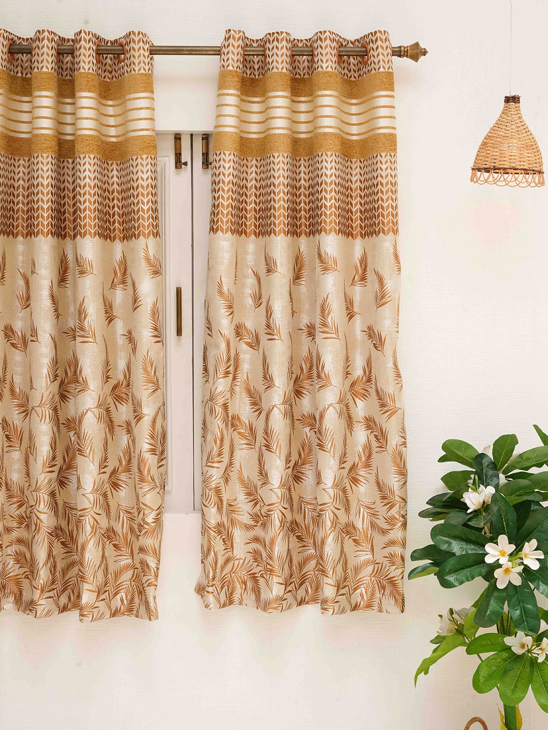 

Ariana Gold-Toned & White Floral Window Curtain