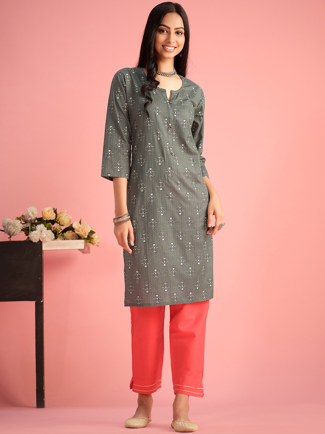 

Sangria Grey & White Floral Printed Pure Cotton Straight Kurta