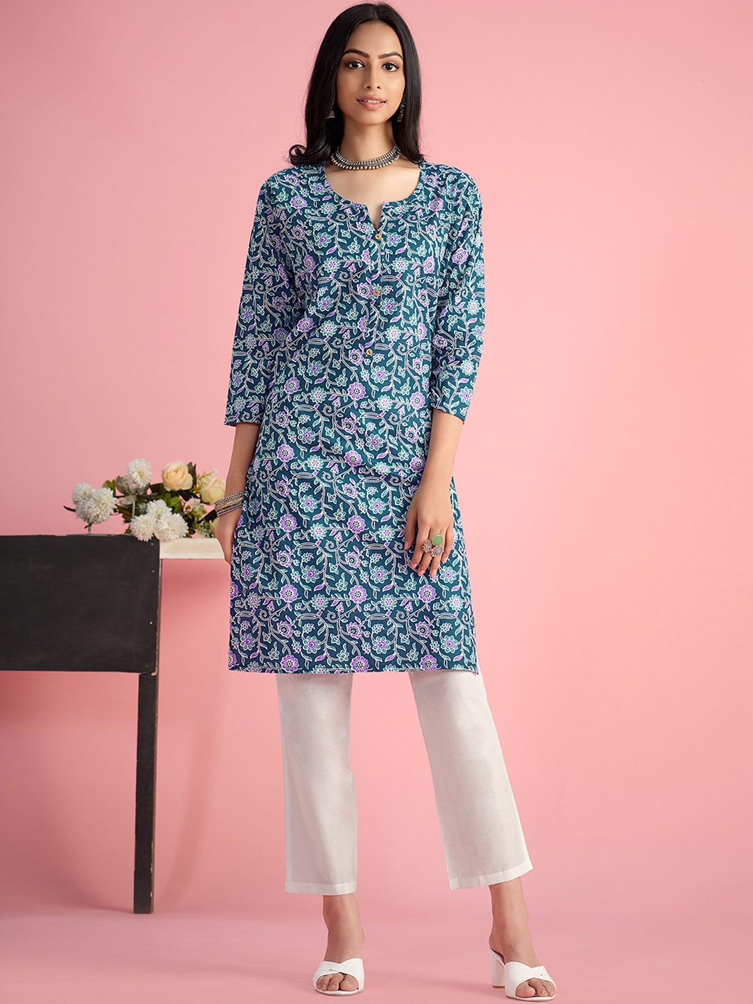 

Sangria Blue & Purple Floral Printed Pure Cotton Straight Kurta