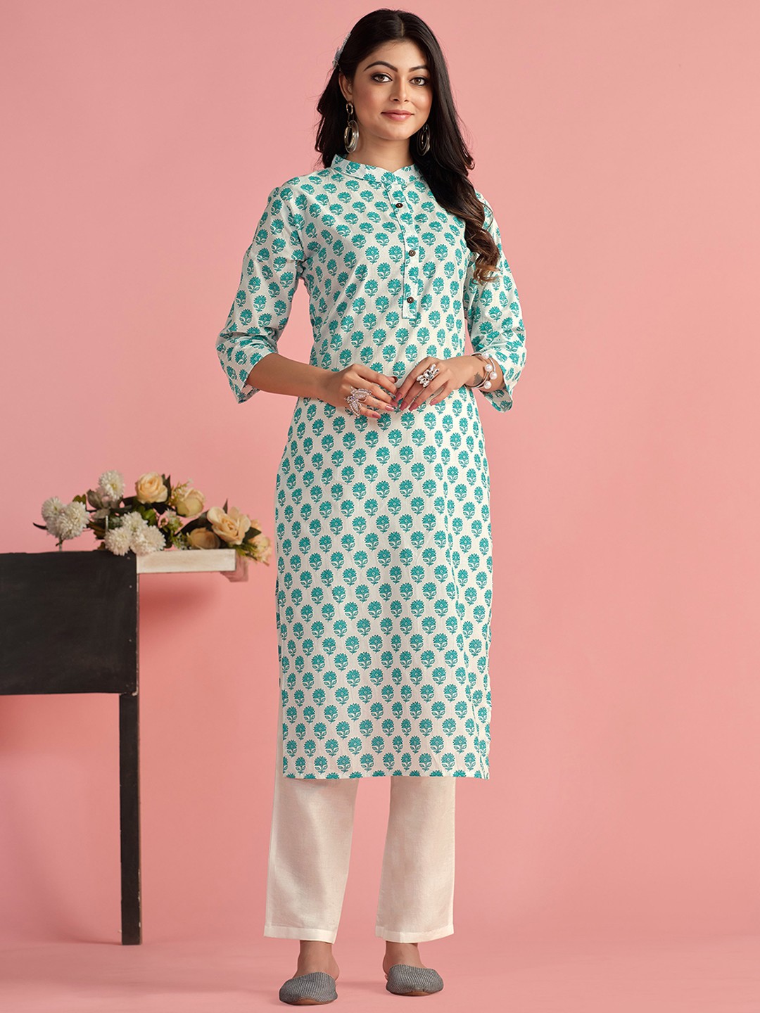 

Sangria White Floral Printed Pure Cotton Straight Kurta
