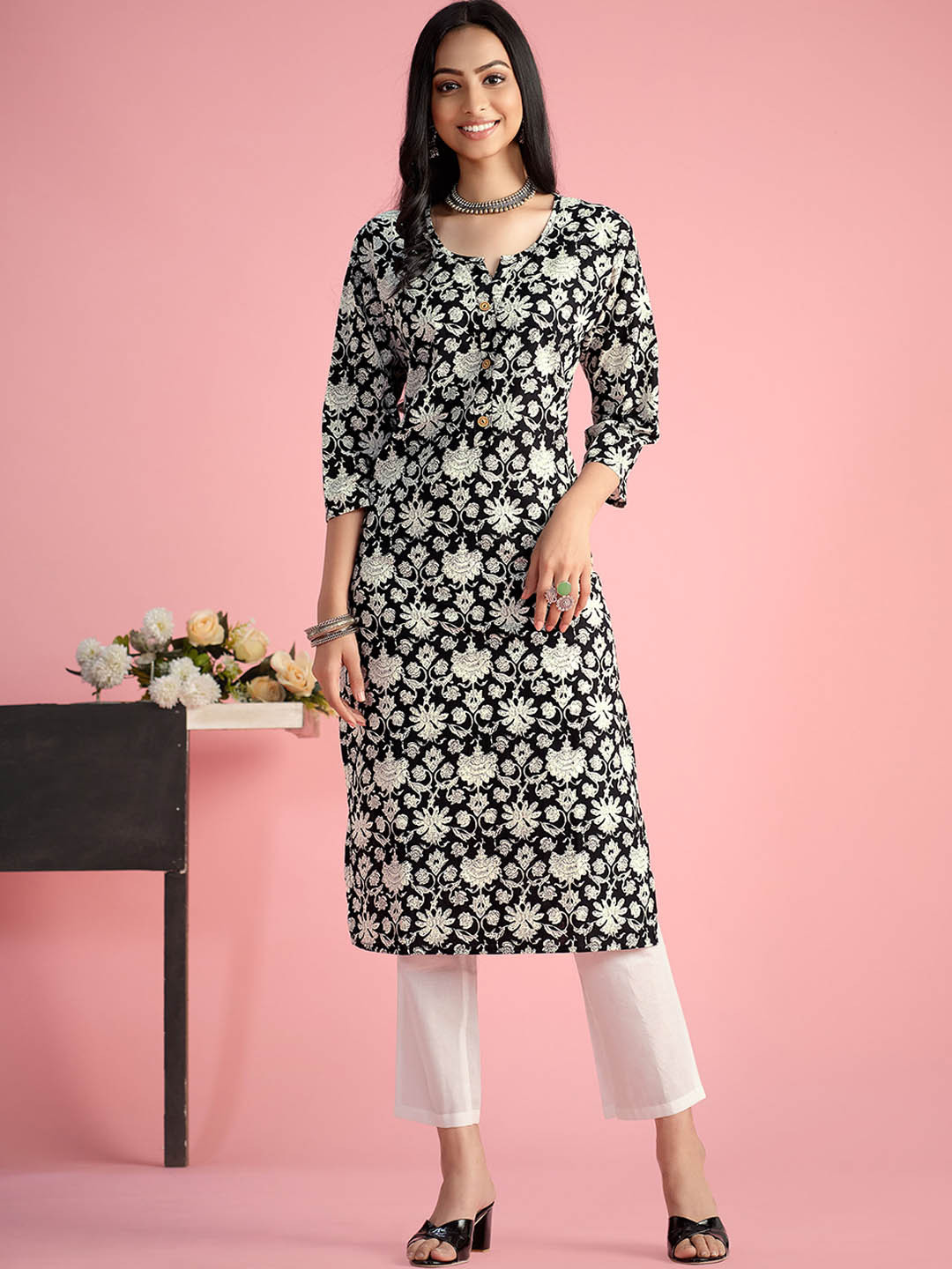 

Sangria Floral Printed Pure Cotton Straight Kurta, Black