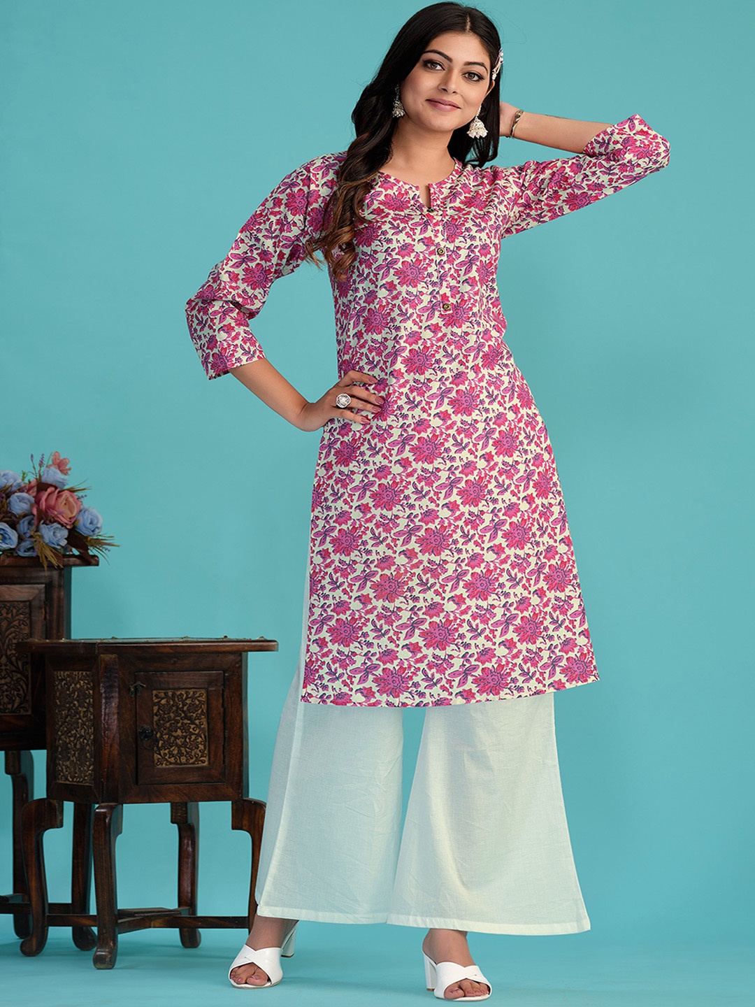

Sangria Pink Floral Printed Pure Cotton Straight Kurta