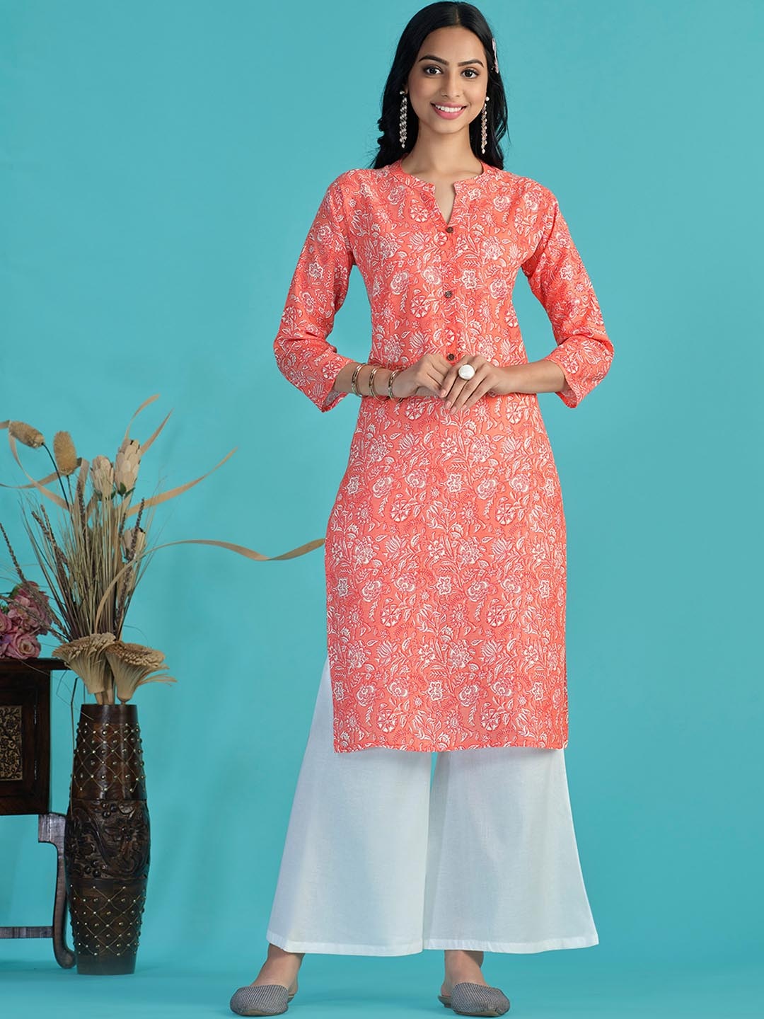 

Sangria Floral Printed Pure Cotton Straight Kurta, Peach