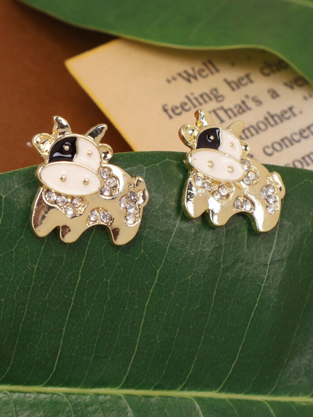 

SALTY Gold-Toned Contemporary Studs Earrings