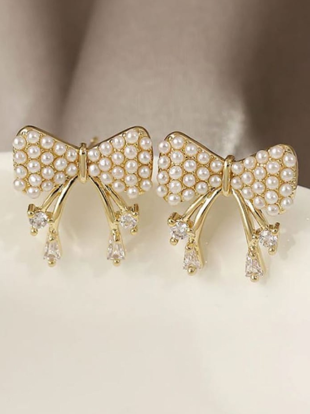 

SALTY Contemporary Pearls Studs, White